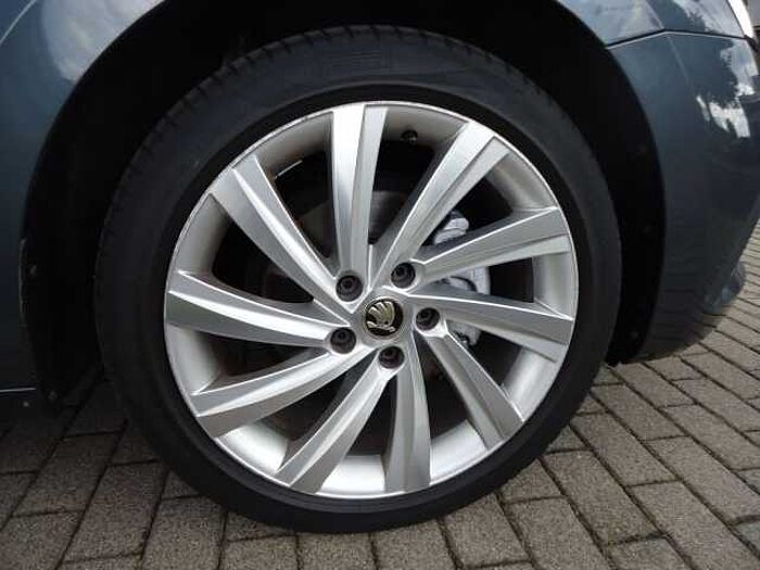 SKODA Octavia Combi 1.5 TSI Style