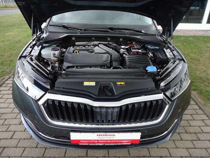 SKODA Octavia Combi 1.5 TSI Style