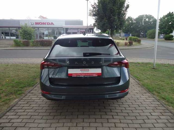 SKODA Octavia Combi 1.5 TSI Style